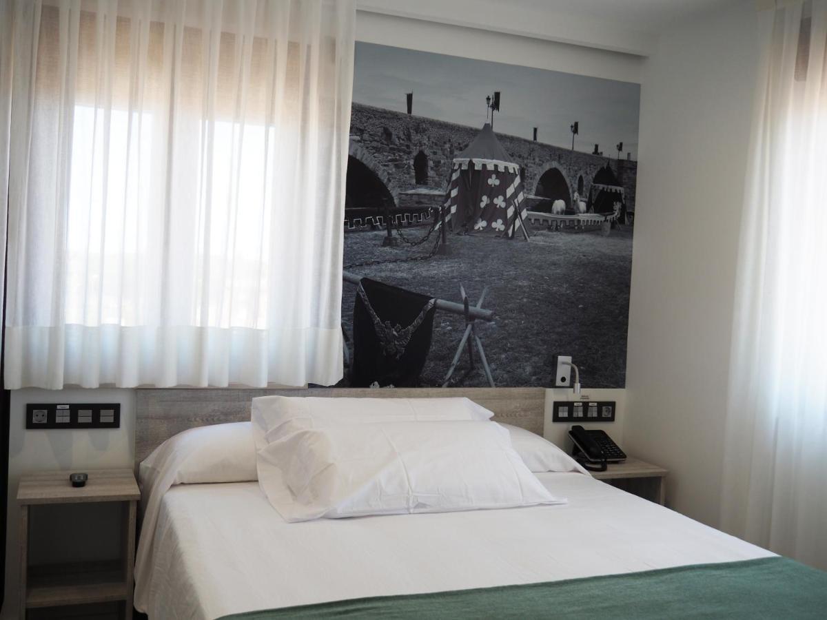 Hostal Don Suero De Quinones Hospital de Órbigo 외부 사진